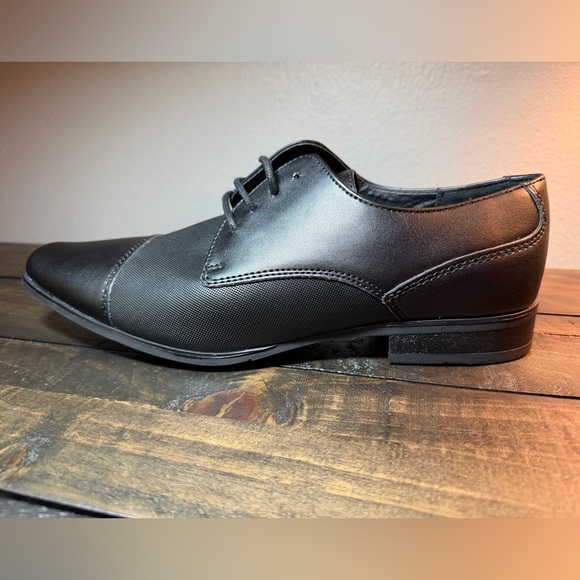 Calvin Klein-Classic Black 9 1/2 Men\'s Dress Shoe - Lace-Up Oxford main image 4
